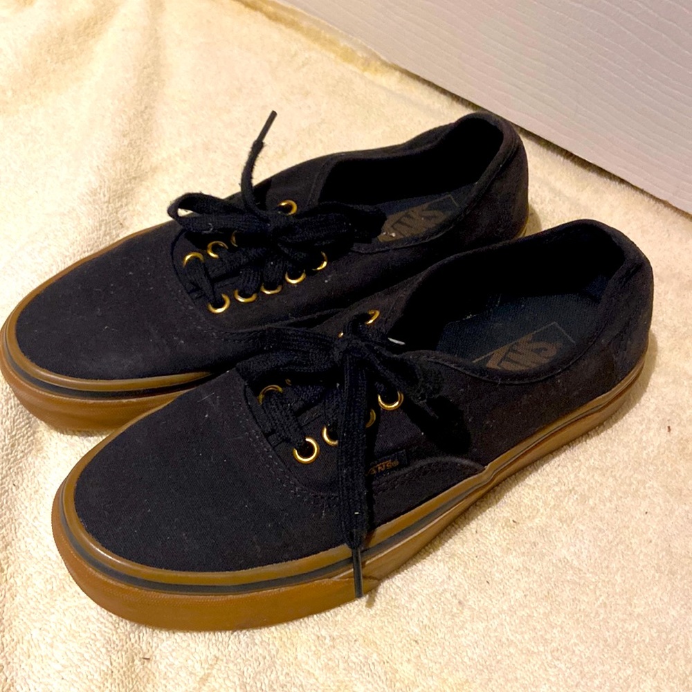 Vans Unisex-Adult Authentic Black Cavas Gum Sole Shoe Women’s 8.5 | Mens 7